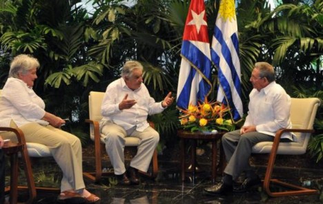 Mujica envió ley al Parlamento para perdonar deuda a Cuba