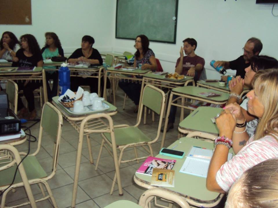 Indeso Mujer presenta Valija Pedagógica en Escuela Vivir y Convivir de Rosario