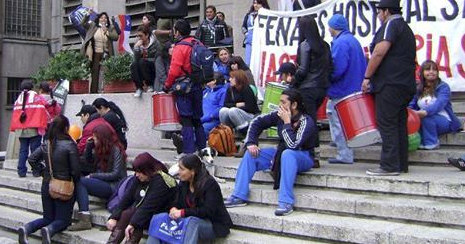La política chilena: el descrédito de la clase política, los nuevos movimientos sociales y la ausencia de alternativas políticas nacionales